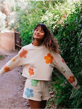 Conamor Cream Floral Appliqué Crewneck Sweatshirt - Women's Top